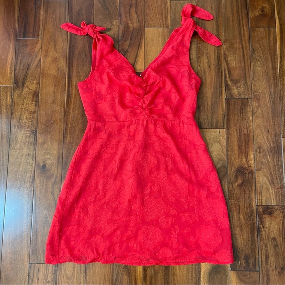 Shoulder tie dress - Picture 1 of 4